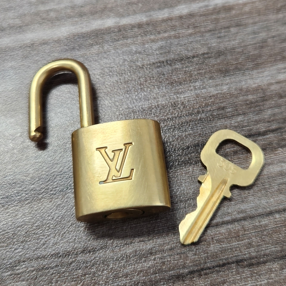 COPY - LV Lock and Key #305